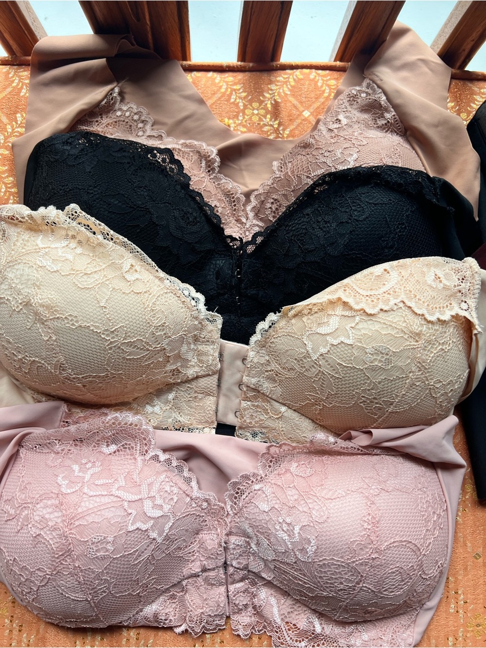 Women’s Bra Bundle (6 Pieces) Lace & Seamless Bras Black Nude Pink Red